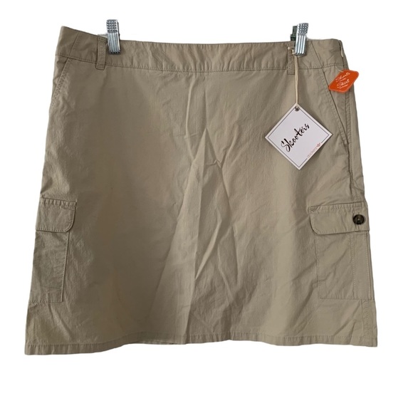 Dockers Pants - NWT Dockers Khaki stretch cargo skort size 12.